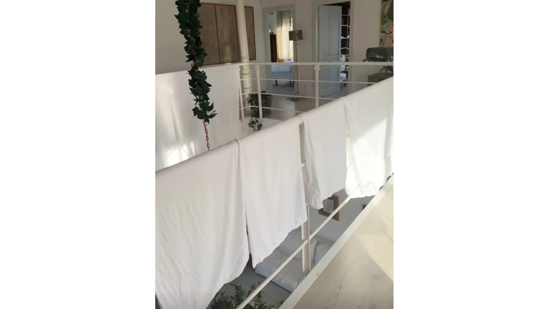 Las sábanas tendidas en casa de Blanca Romero. FUENTE: Instagram @blancaromeroe