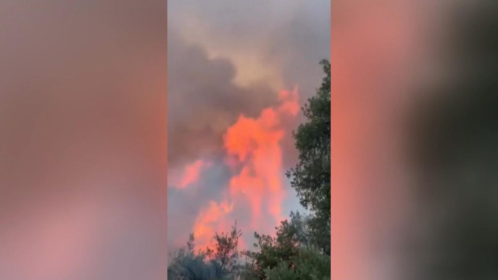 Logran estabilizar el incendio de Castillo de la Albaida, a las puertas de Córdoba, aunque el fuego sigue activo