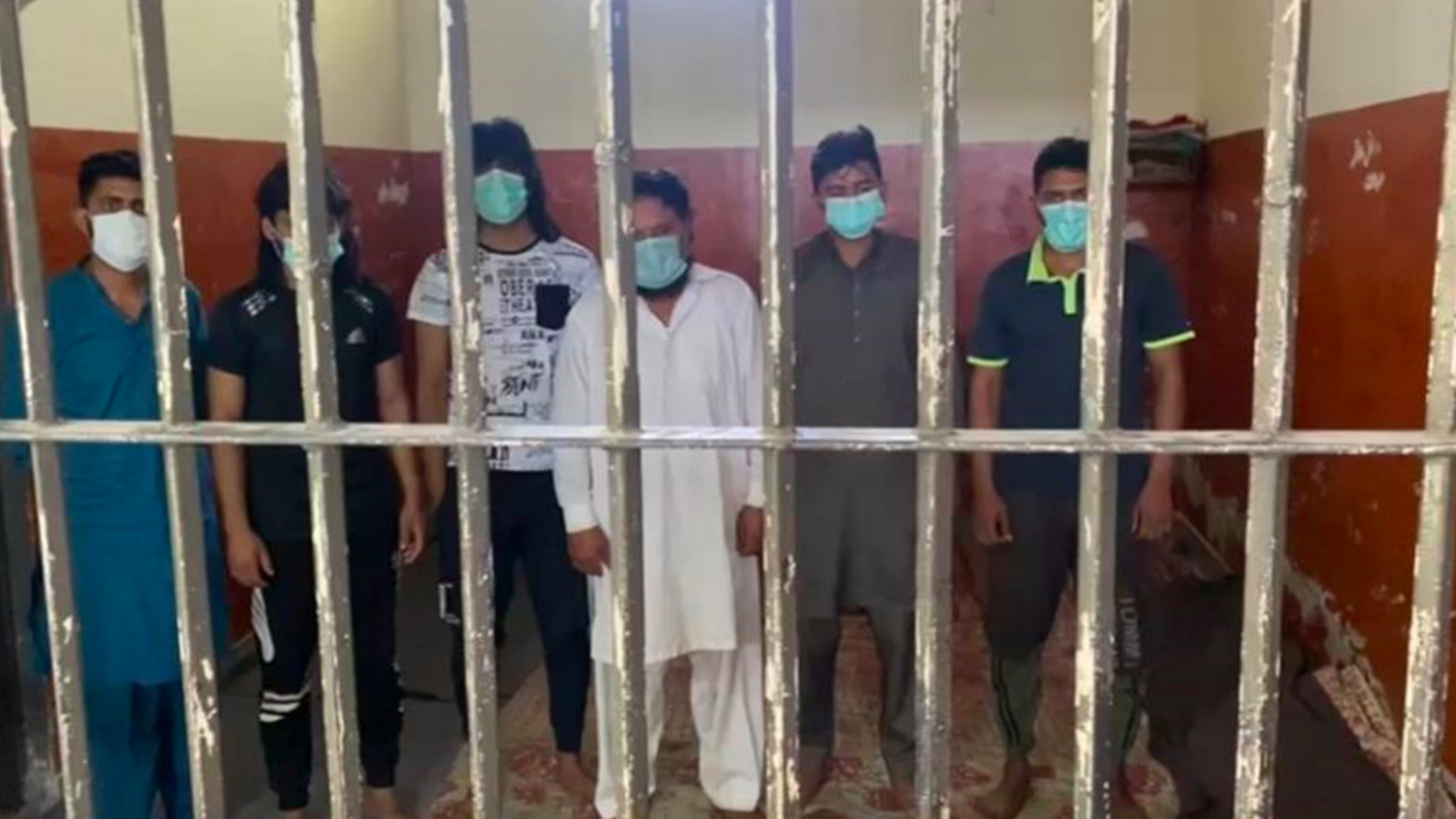 magen de los seis detenidos por su presunta relación con el asesinato de dos hermanas en el Pakistán magen de los seis detenidos por su presunta relación con el asesinato de dos hermanas en el Pakistán