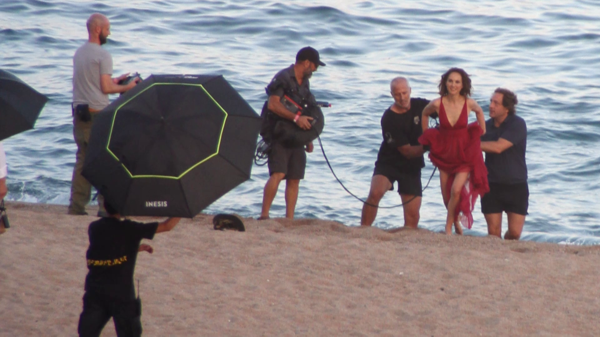 Natali Portman graba un anuncio en una cala de Barcelona