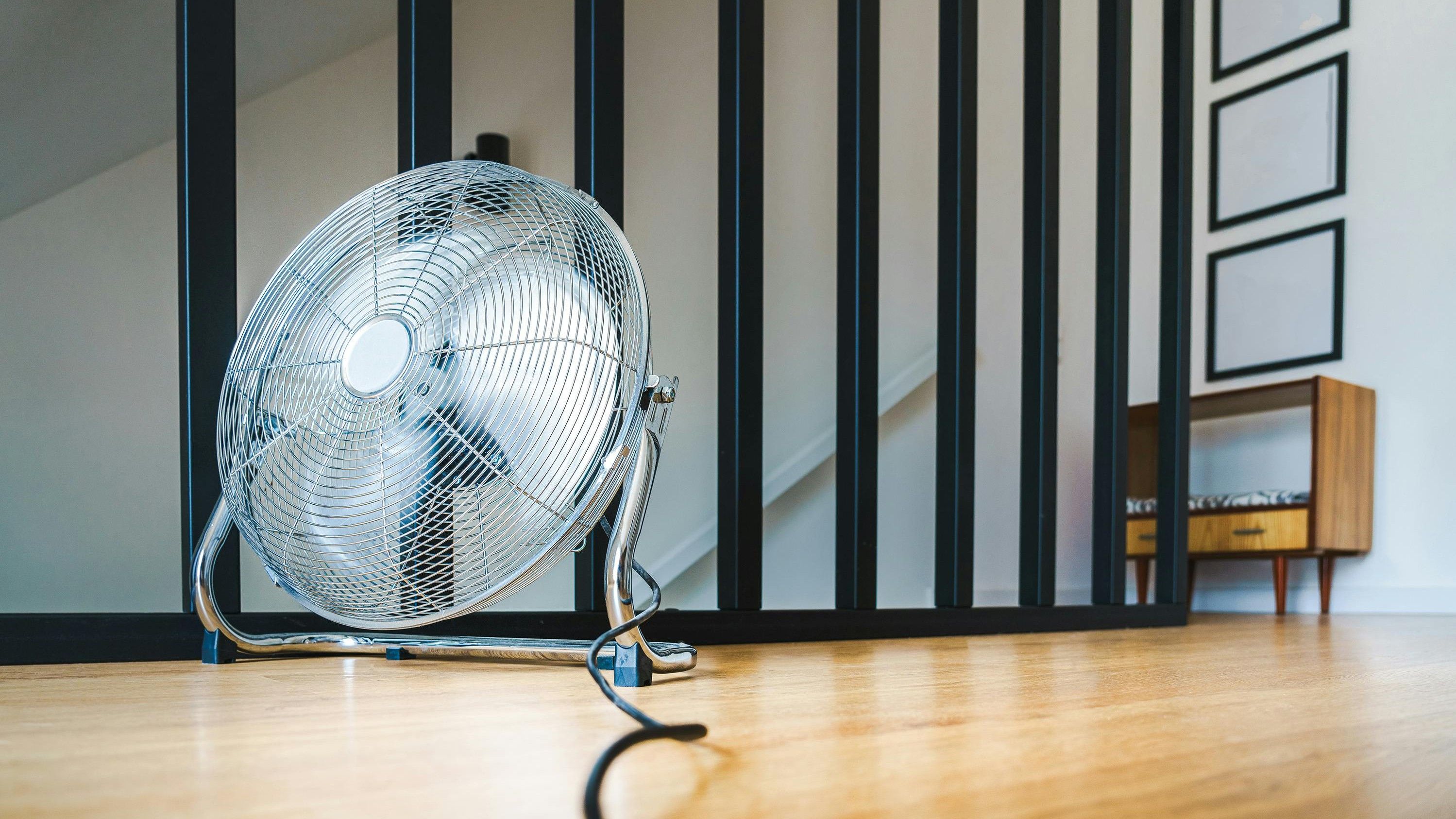 Pon el ventilador mirando al techo: FUENTE: Pexels