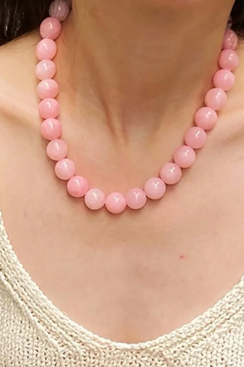 Collar de bolas rosas