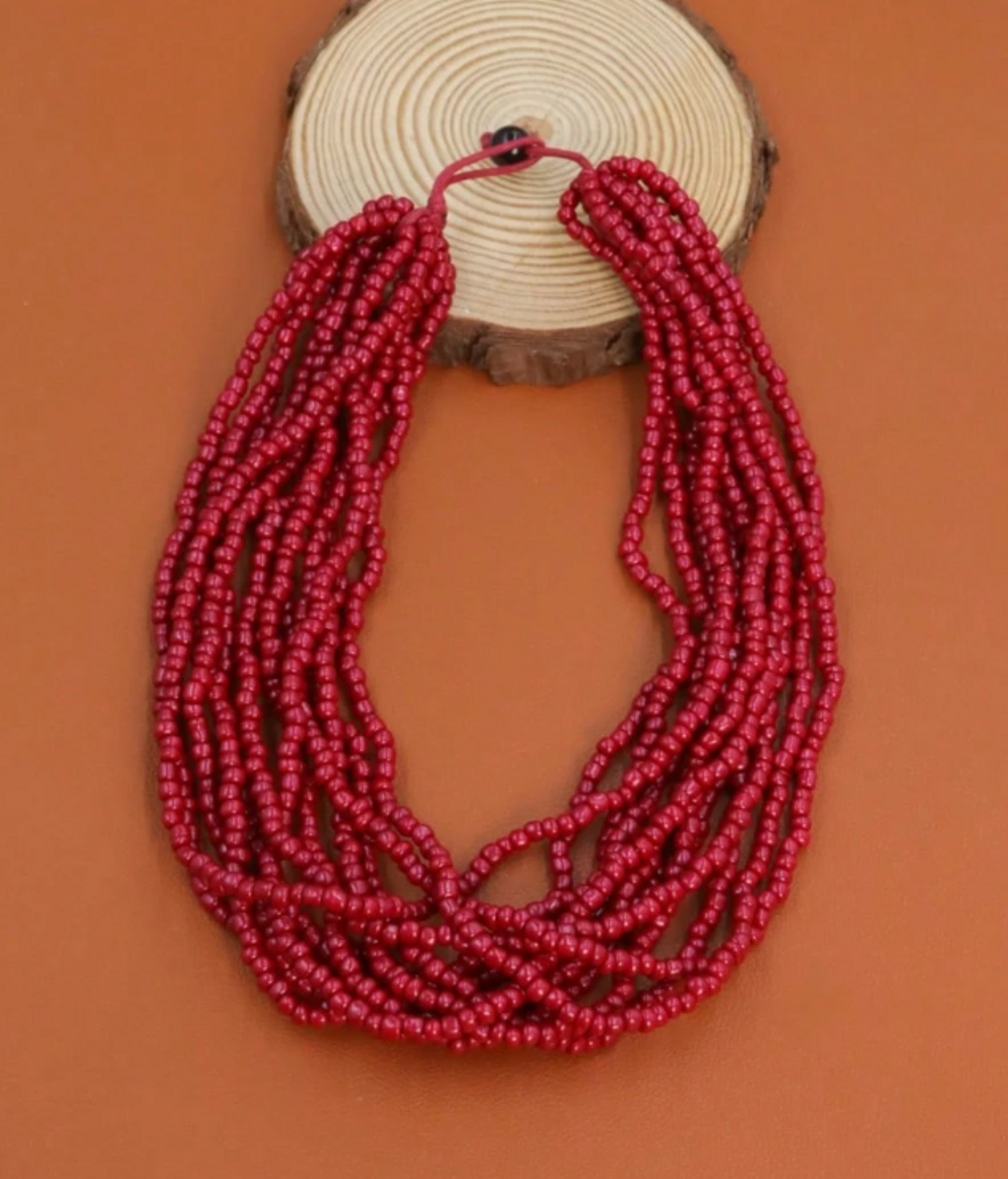 Collar rojo cuentas pequeñas