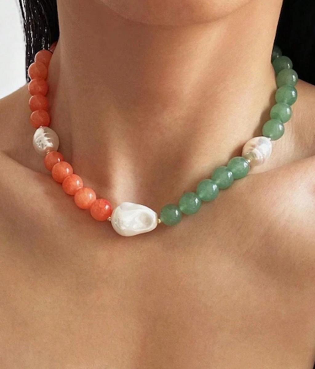 Collar verde y naranja