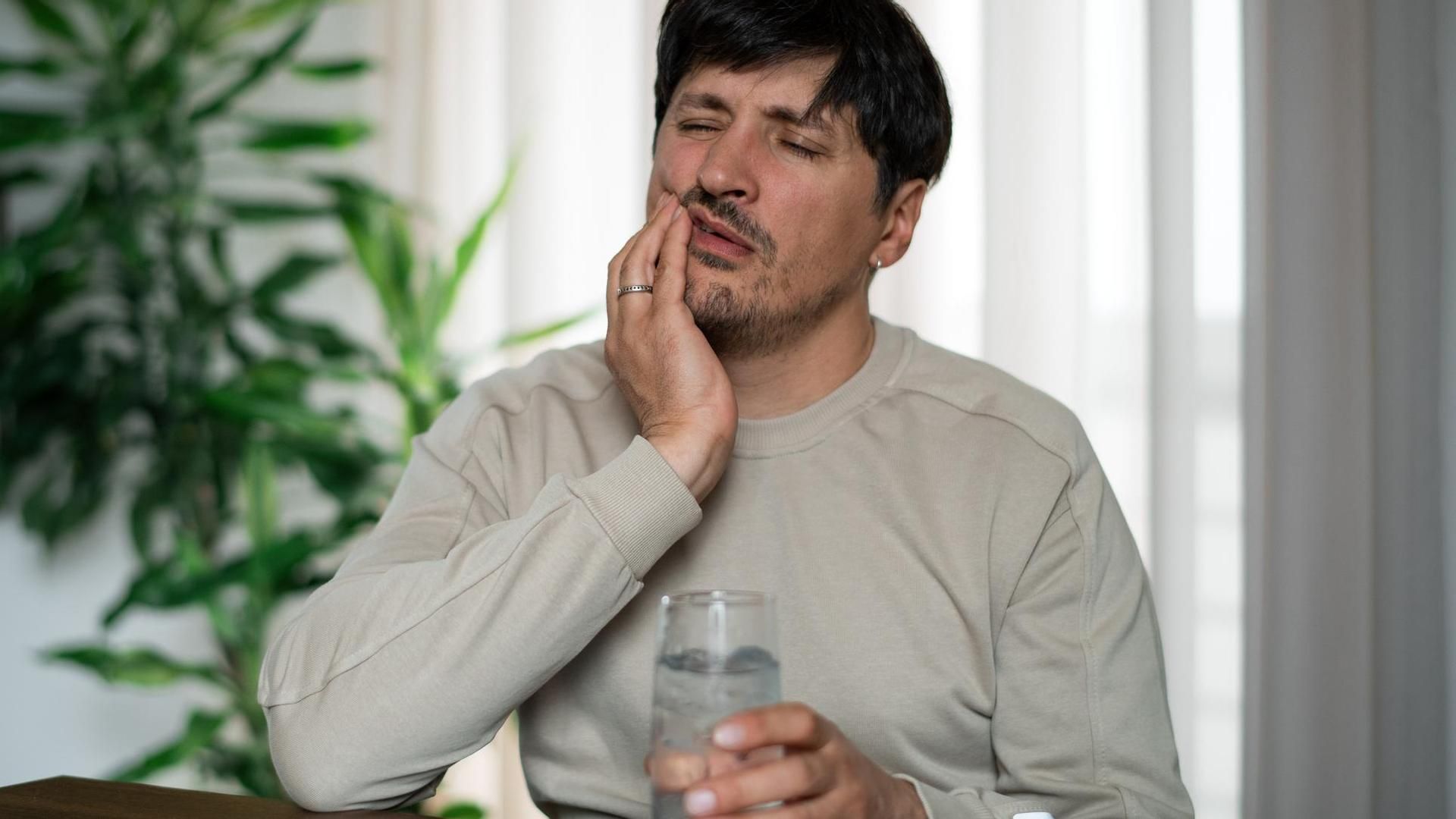 Dolor de encías y dientes