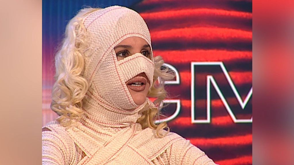 Loly Álvarez lució nueva cara en 2001