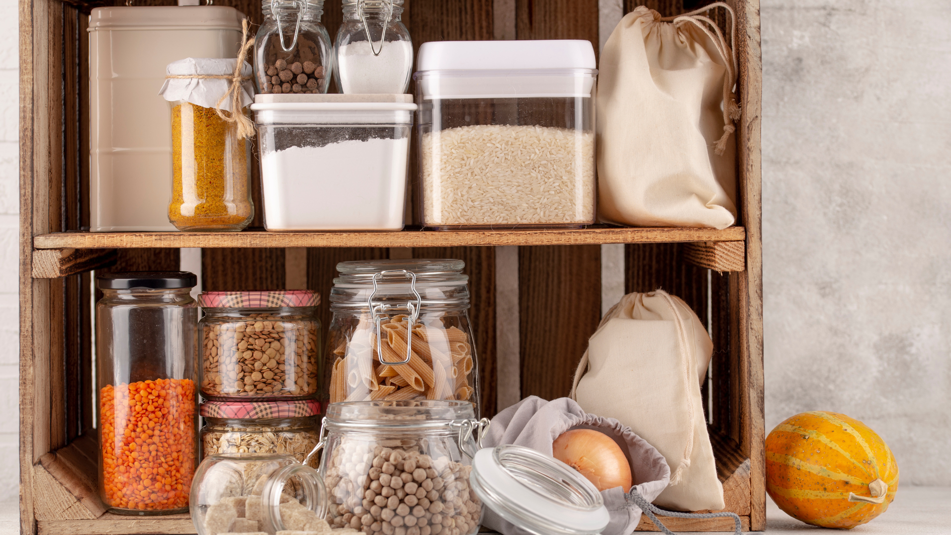 Ordenar bien la despensa es fundamental para mantener un control Ordenar bien la despensa es fundamental para mantener un control
