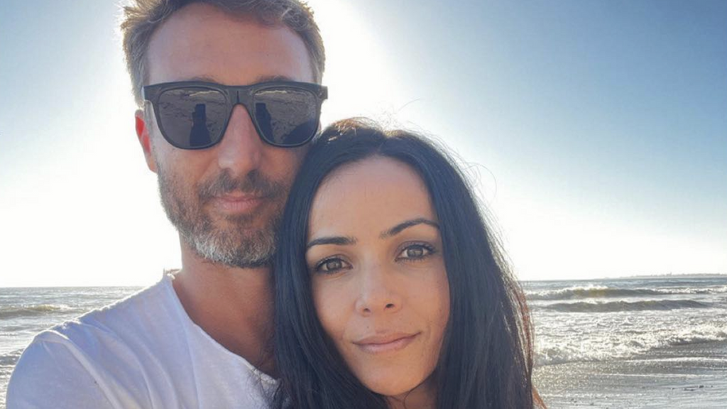 Raquel del Rosario junto a su marido