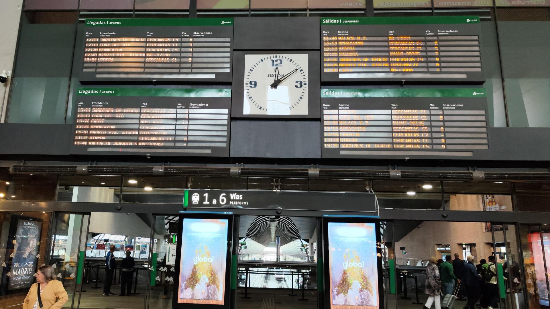 Retrasos en las salidas de los primeros trenes AVE desde Sevilla por una avería eléctrica ya reparada