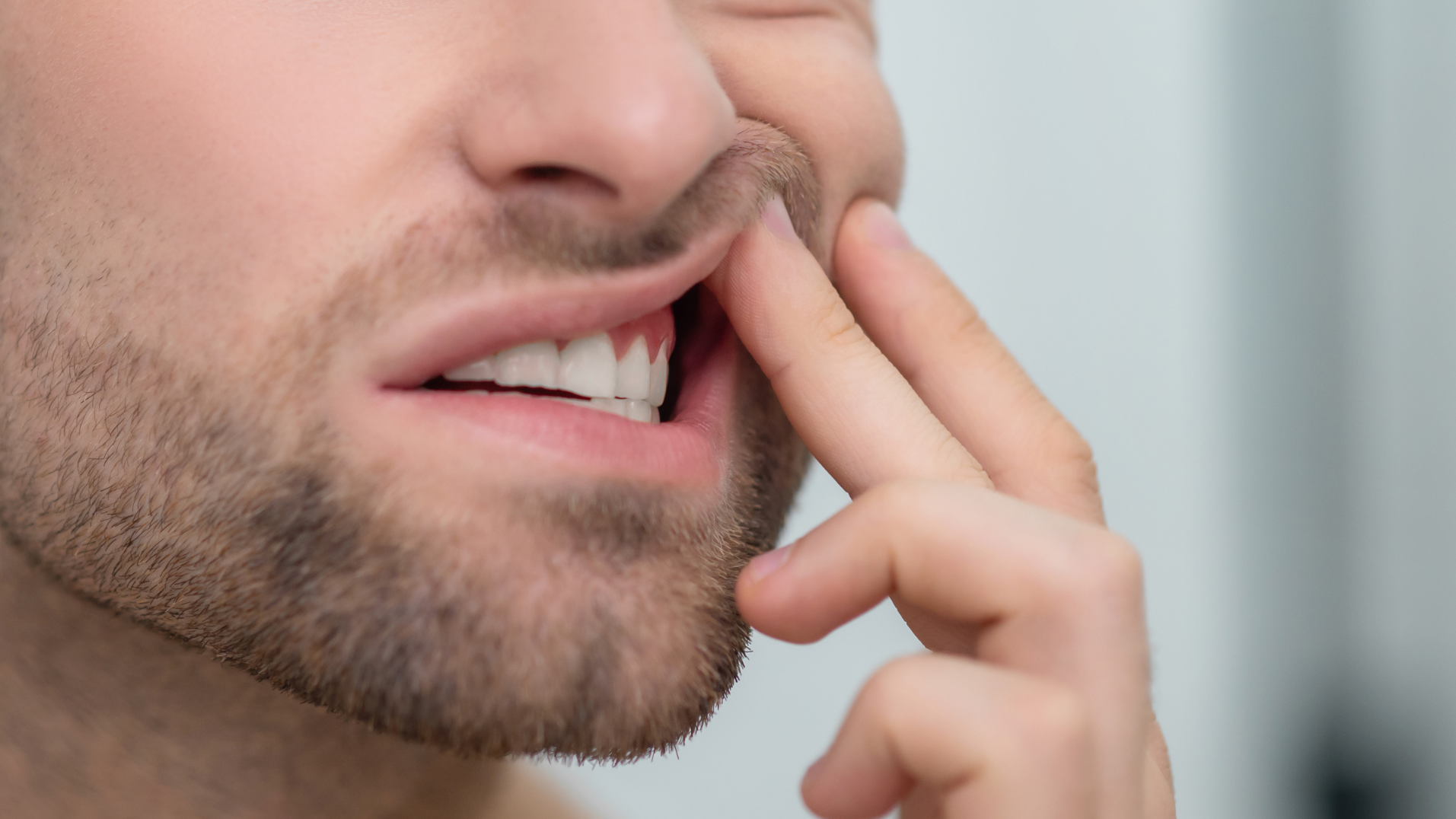 Una higiene adecuada, cepillado suave y dieta rica en vitaminas pueden revertirlo