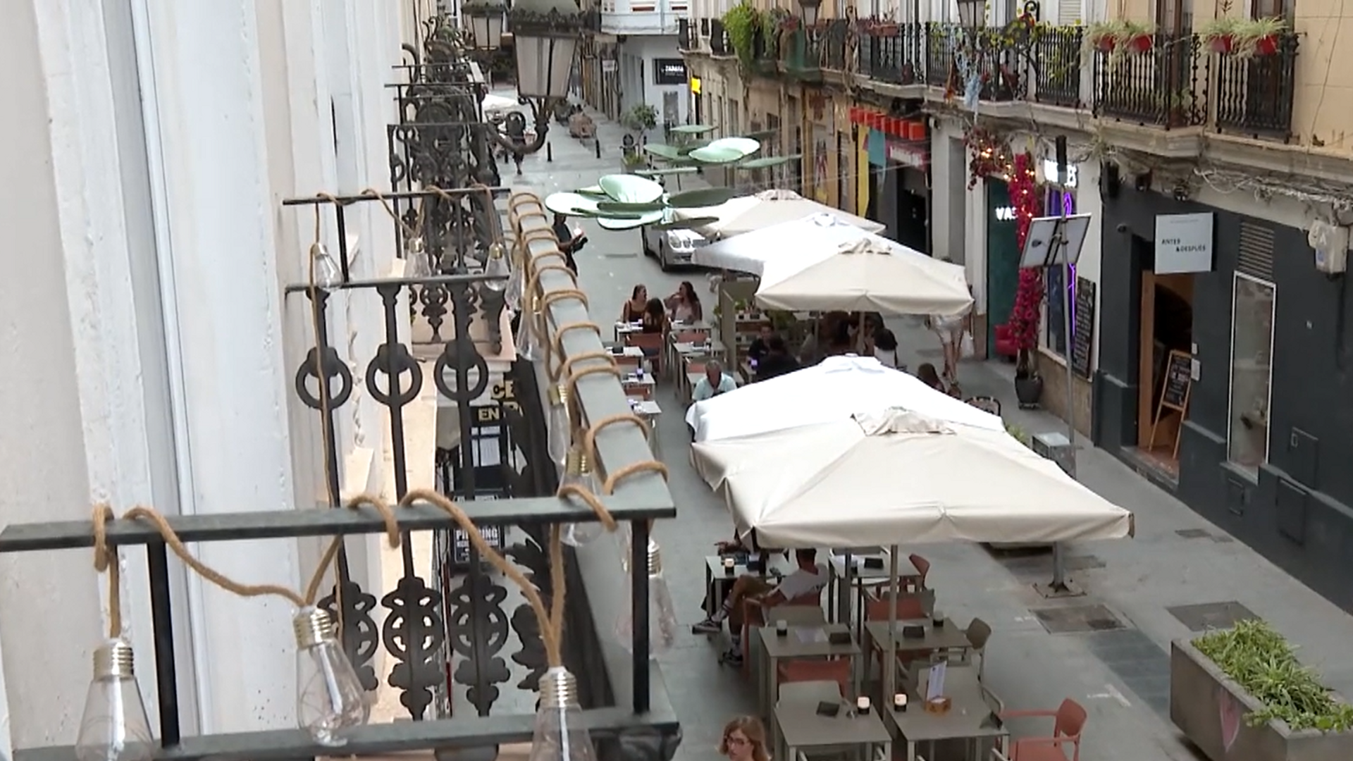 Crean la primera terraza antirruido en Valencia para no molestar a los vecinos y fomentar el ocio