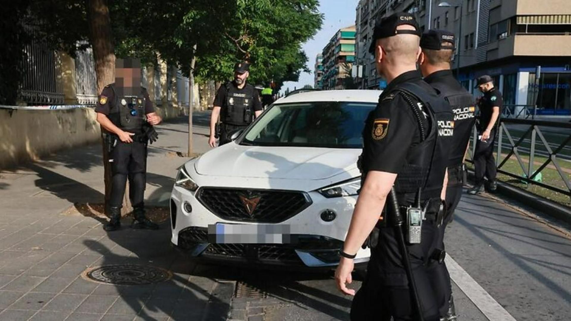 Dispositivo policial ante la llegada de Juana Rivas y Francesco Arcuri a loz juzgados de Caleta
