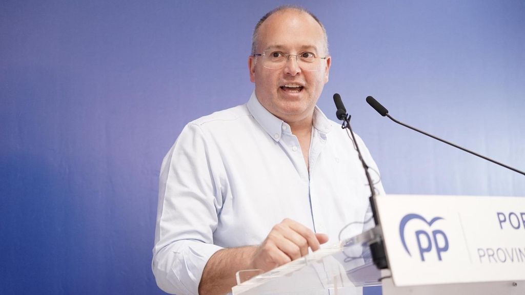 El secretario general del Partido Popular, Miguel Tellado, interviene, durante la Junta Directiva Provincial del PP de Alicante, a 25 de julio de 2025, en Alicante, Comunidad Valenciana (España).
