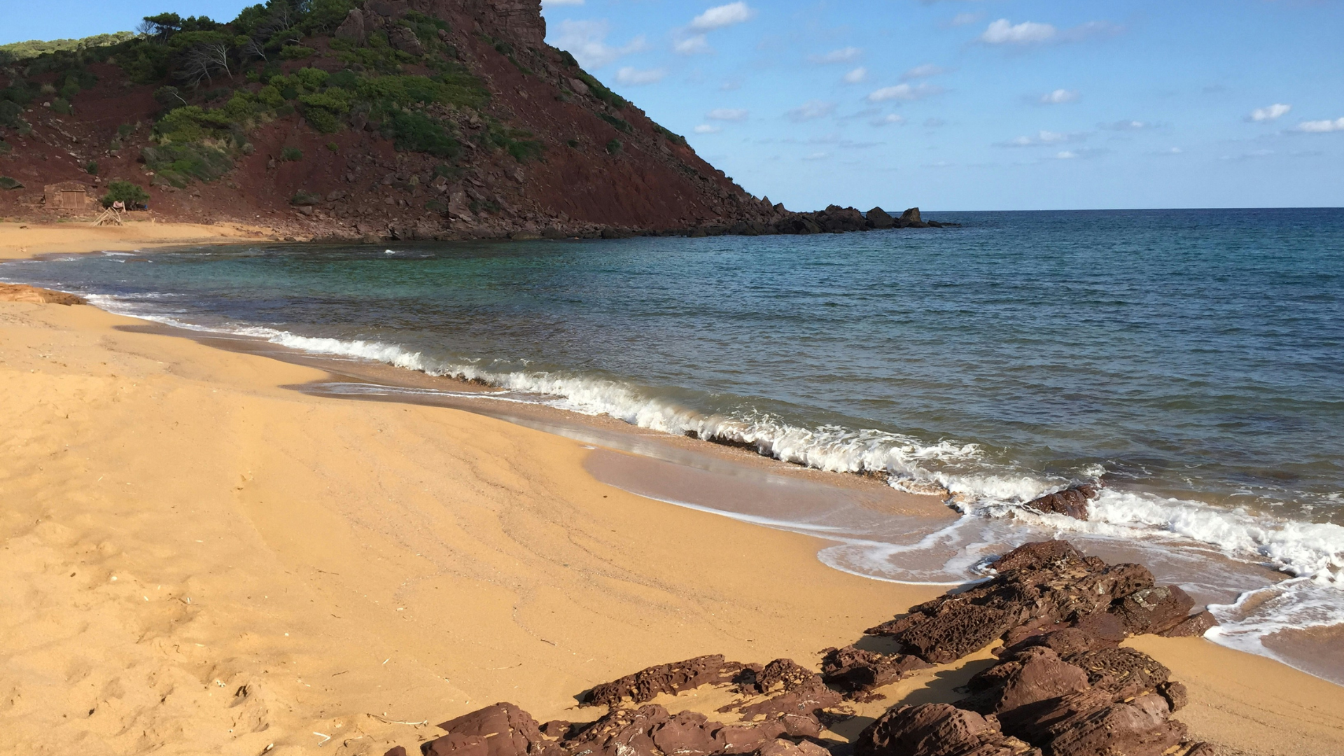 Cada vez más personas buscan playas sin cobertura como Cala Pilar