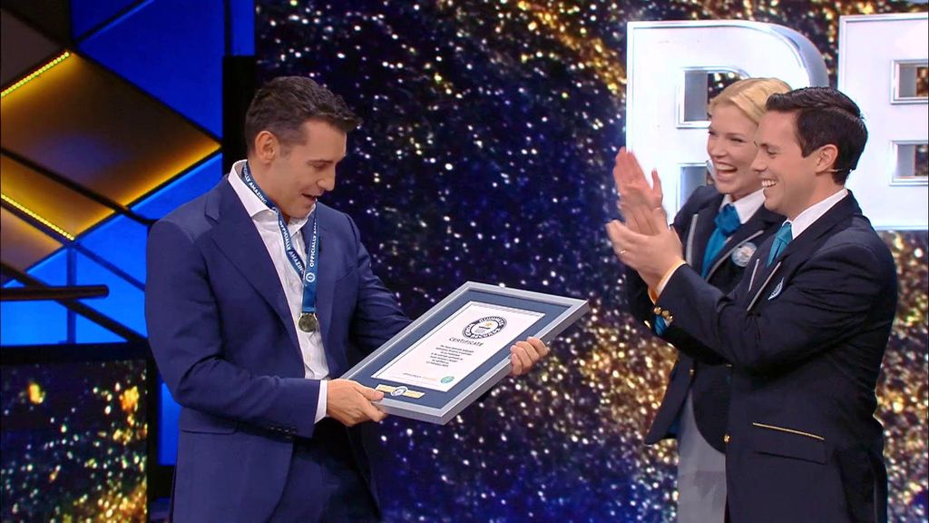 Jesús Vázquez llora al recibir su propio Récord Guinness: "No me lo esperaba, no puedo hablar" La noche de los récords Temporada 1 Top Vídeos 47