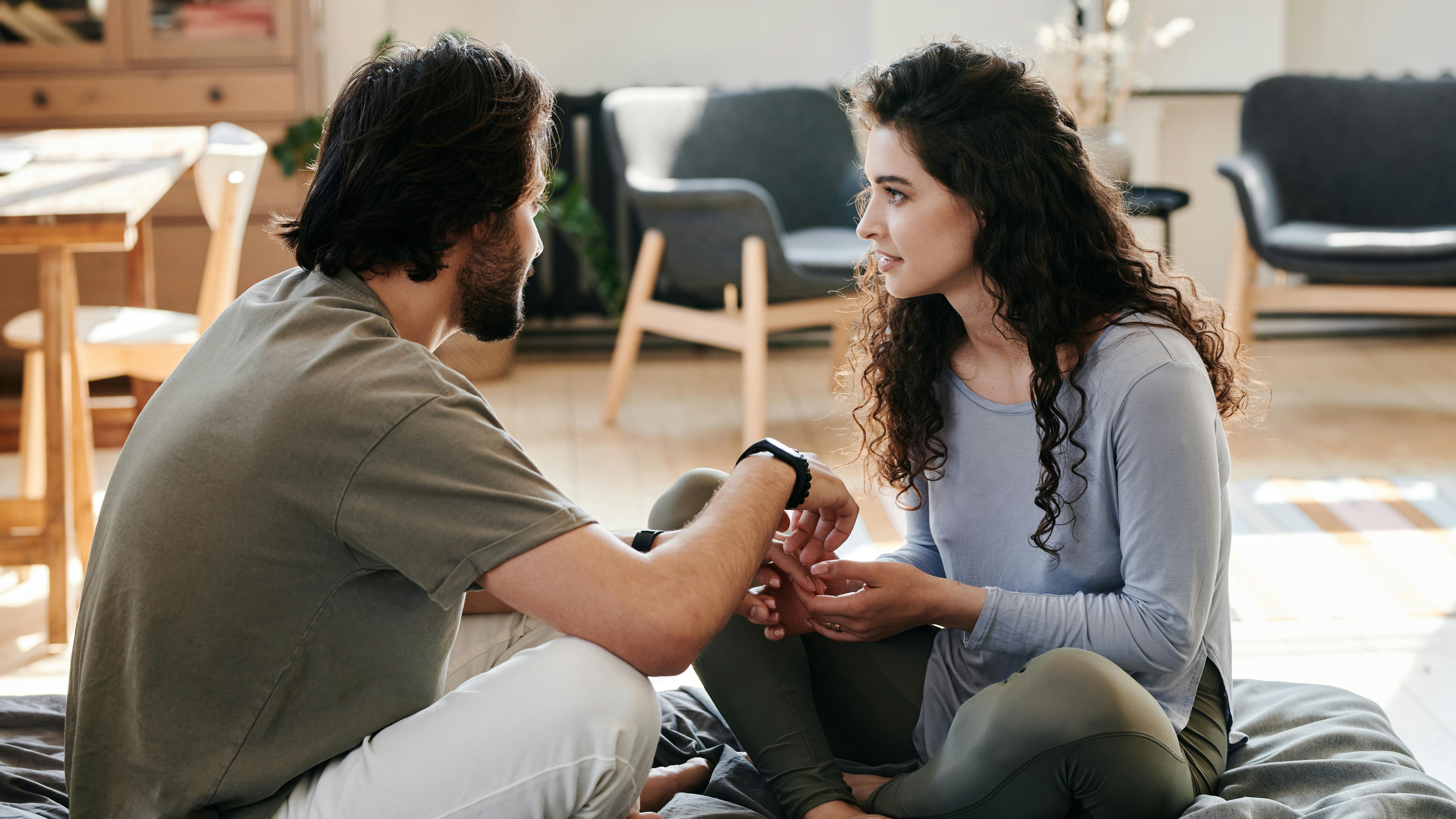 La comunicación clara y directa es esencial en una pareja. FUENTE: Pexels