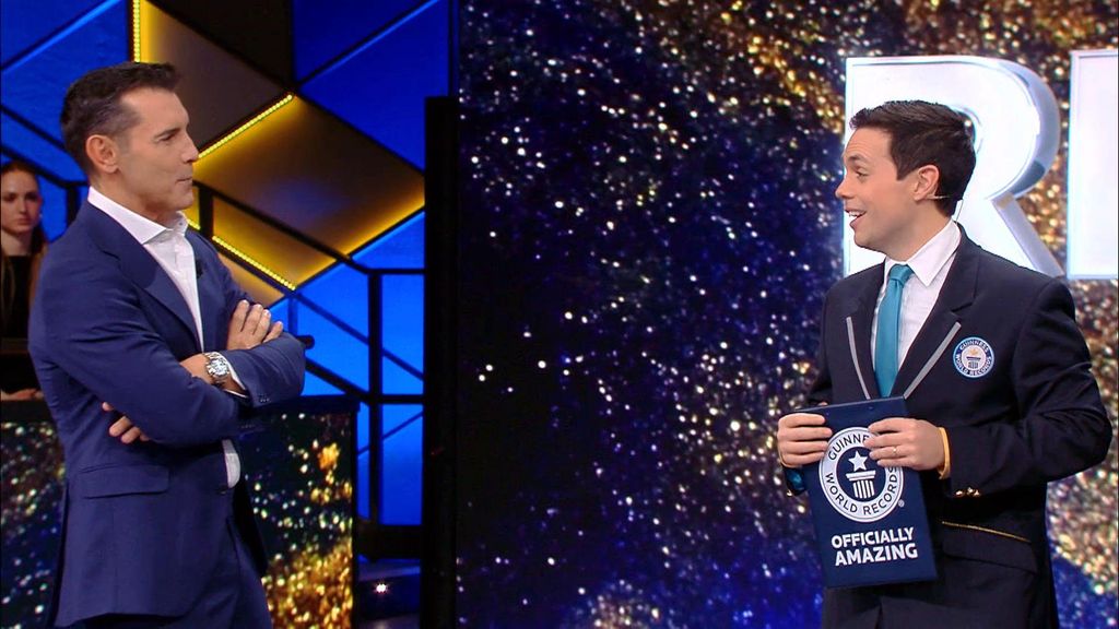 Jesús Vázquez saca el lado más personal de Mike Janela: "¿Qué es lo más arriesgado que has hecho?" La noche de los récords Temporada 1 Top Vídeos 44