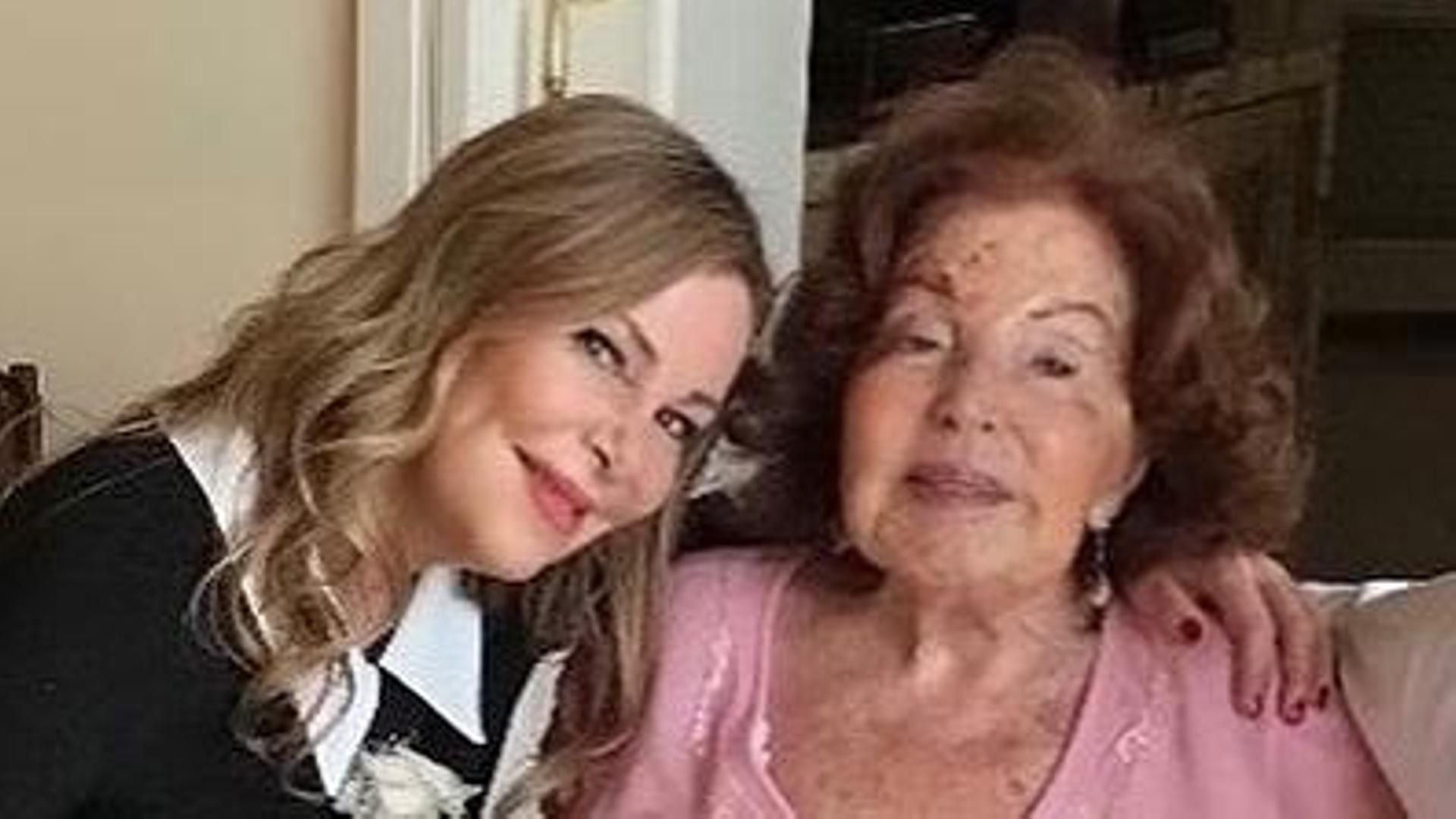 Ana Obregón junto a su madre Ana Obregón junto a su madre