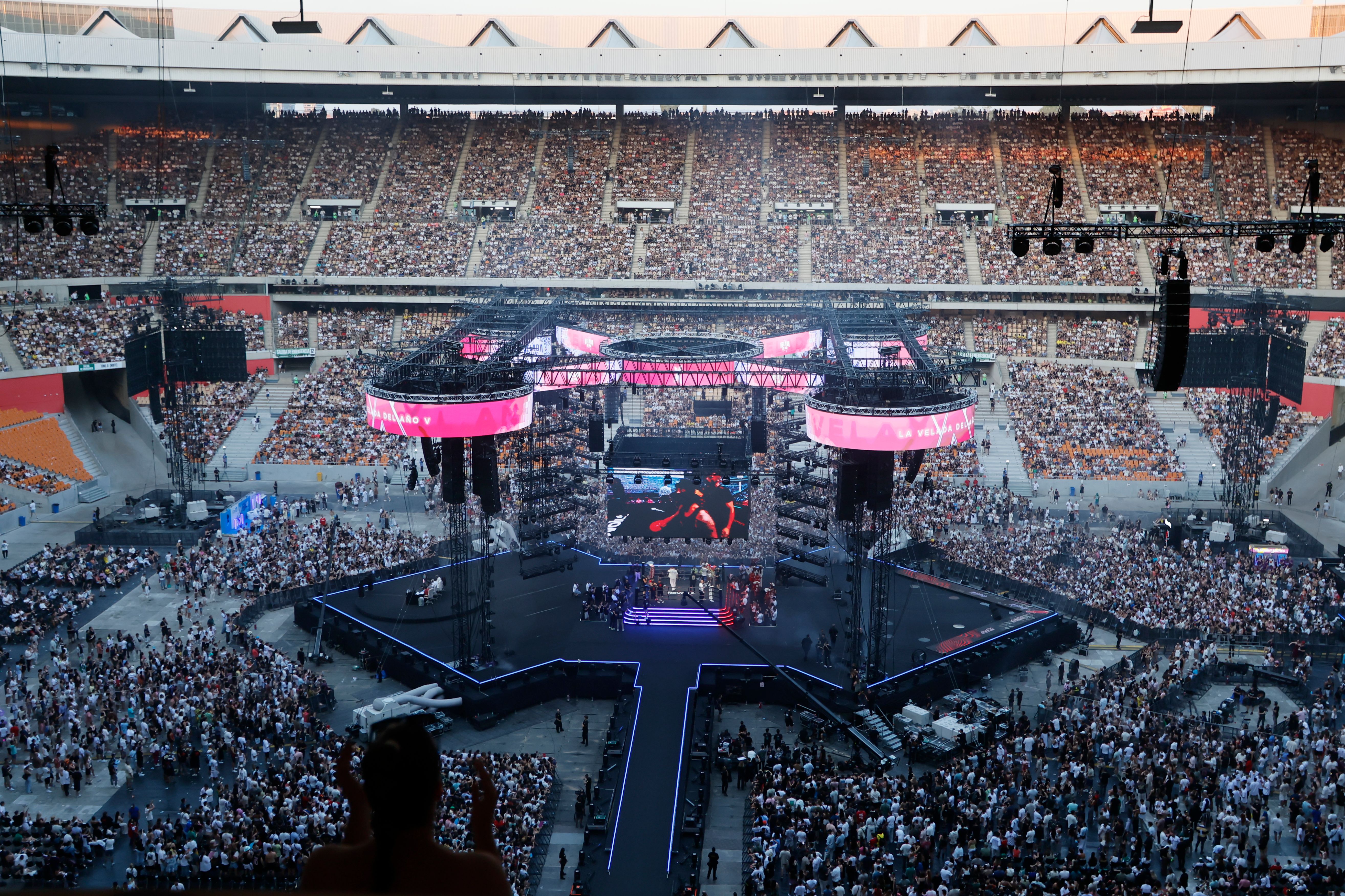 Ibai Llanos llena el estadio de La Cartuja de Sevilla con su Velada del Año, que vuelve a batir todos los récords