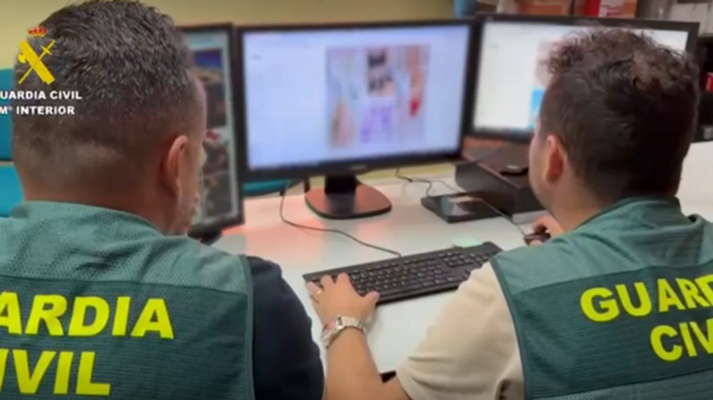 Investigado un menor por difundir imágenes de sus compañeras de clase a las que desnudaba con IA en Valencia