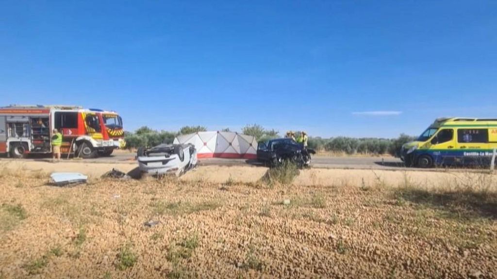 Mueren cinco personas, entre ellos tres menores, al chocar un coche y una furgoneta en Sisante, Cuenca