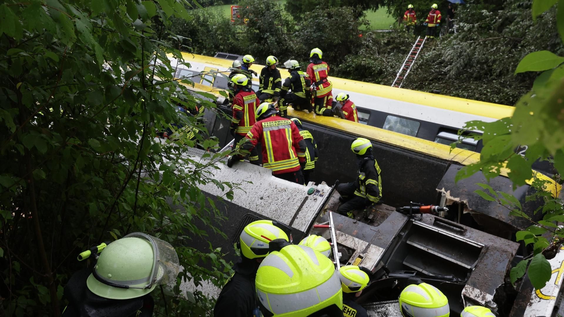 Un descarrilamiento de tren en el suroeste de Alemania deja al menos tres muertos y decenas de heridos
