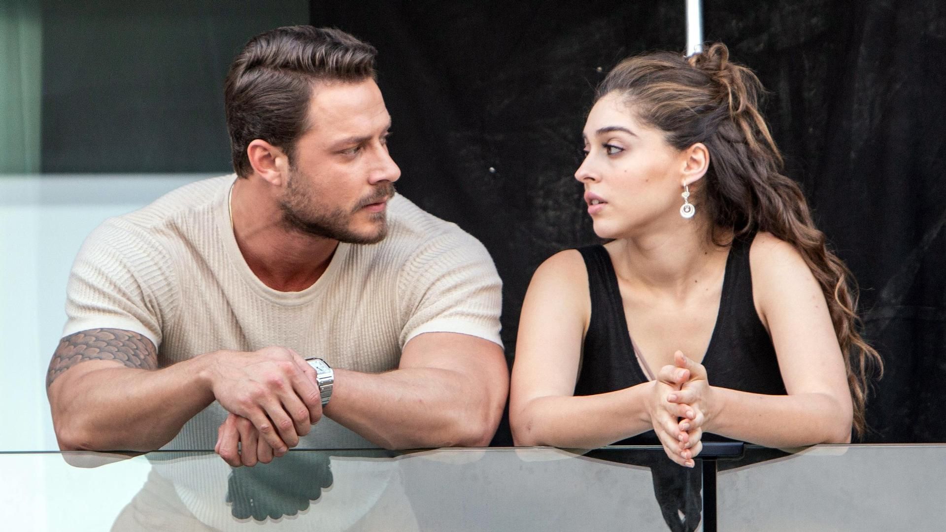 Cemre Baysel  y Burak Çelik  son los protagonistas de 'Más hermosa que tú'