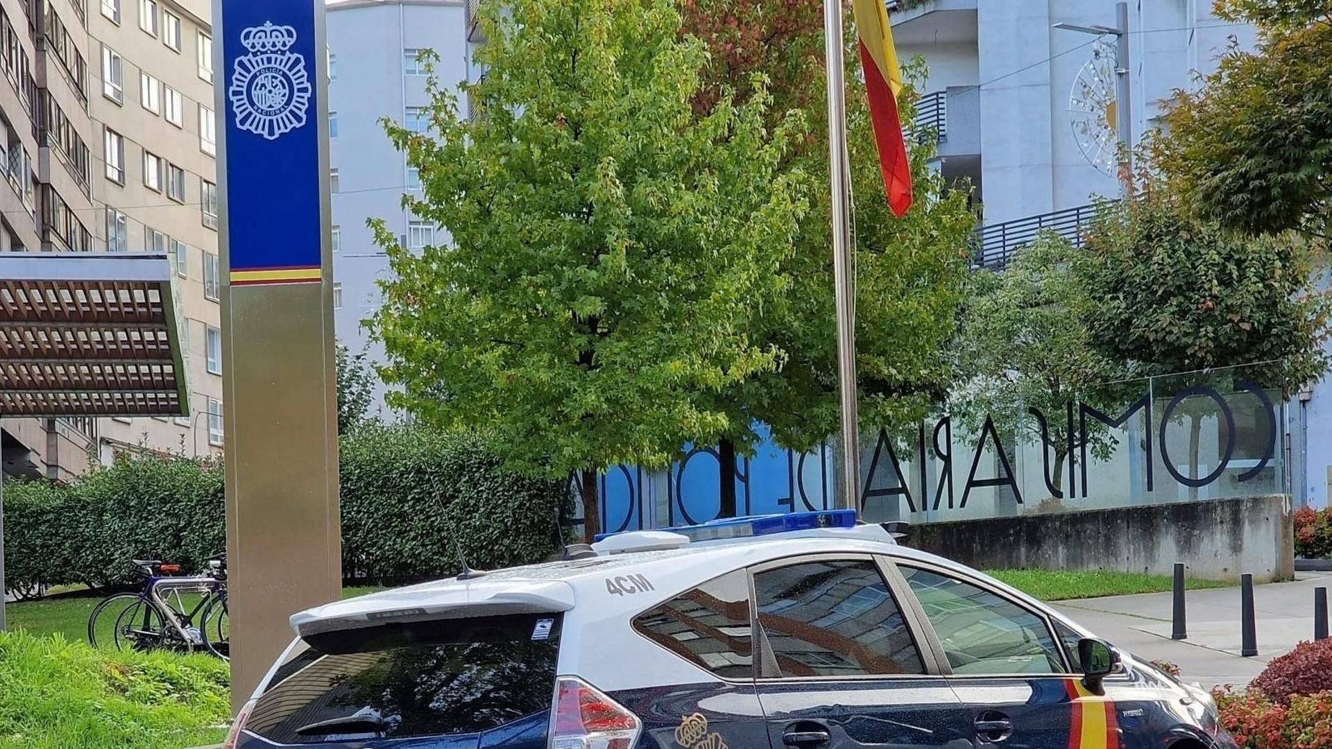 Detenido en Vigo un hombre tras agredir a su expareja: estaba esperándola en la puerta de su trabajo