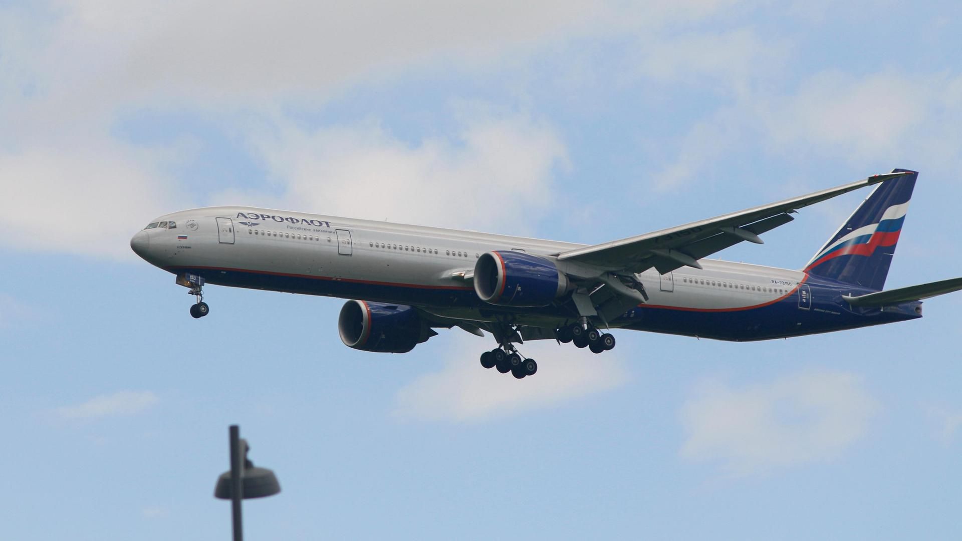 Dos grupos de hackers tumban la infraestructura informática de la aerolínea Aeroflot y la obligan a cancelar decenas de vuelos