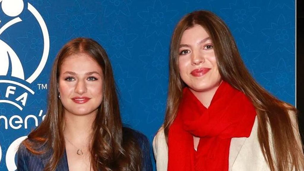 El secreto de la bufanda roja que llevó la infanta Sofía en la final de la Eurocopa y que acaparó todas las miradas