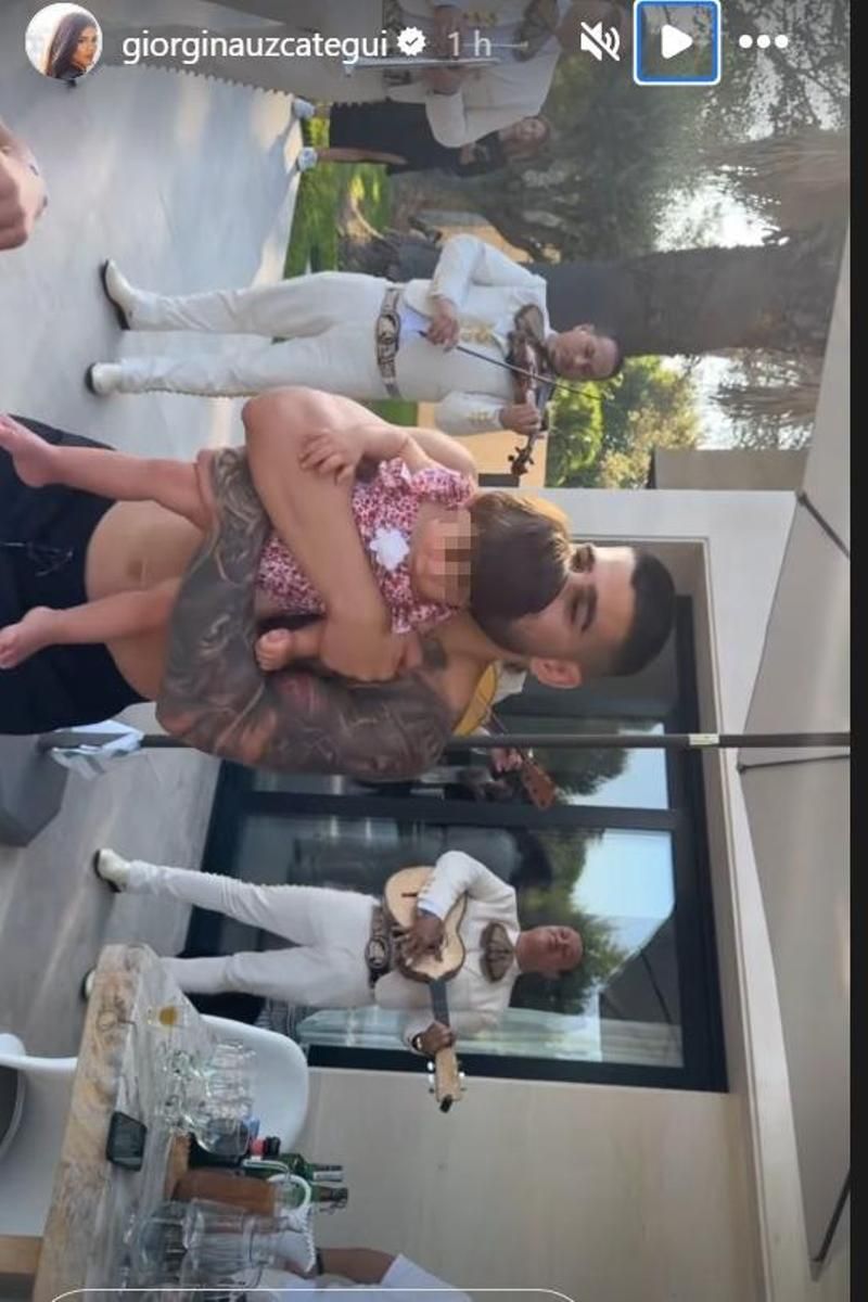 Illia Topuria bailando con su hija