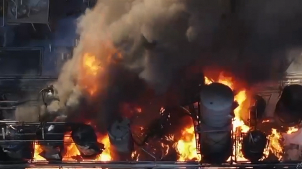 Incendio en Zaragoza: levantan el confinamiento de 10.000 vecinos pero el fuego no está extinguido todavía