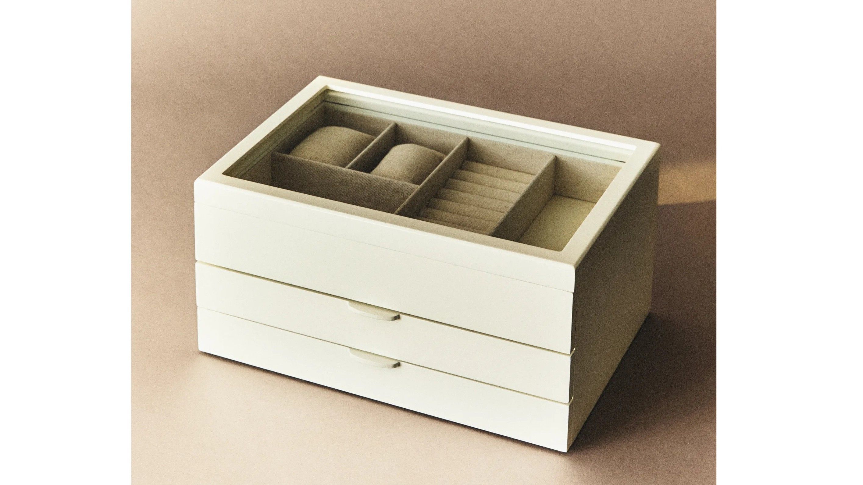 Joyero lacado de color blanco de Zara Home