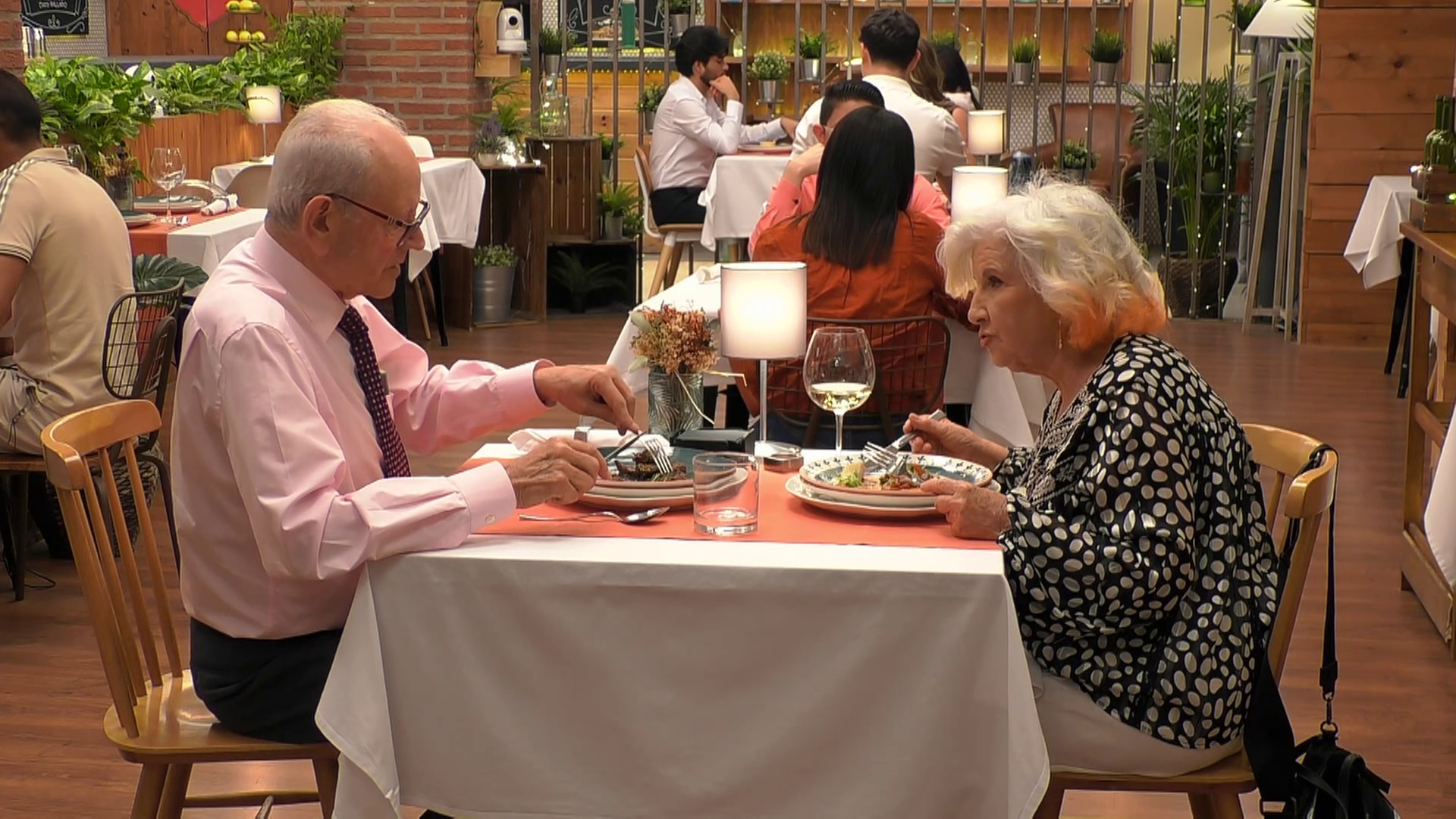 Juana abronca a Juan en 'First Dates'