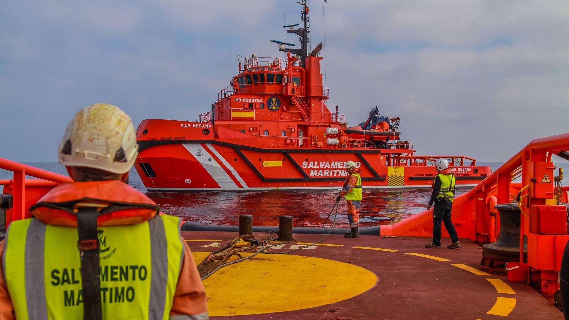 Rescatan a dos hombres a la deriva en una moto de agua cerca de la costa de Melilla