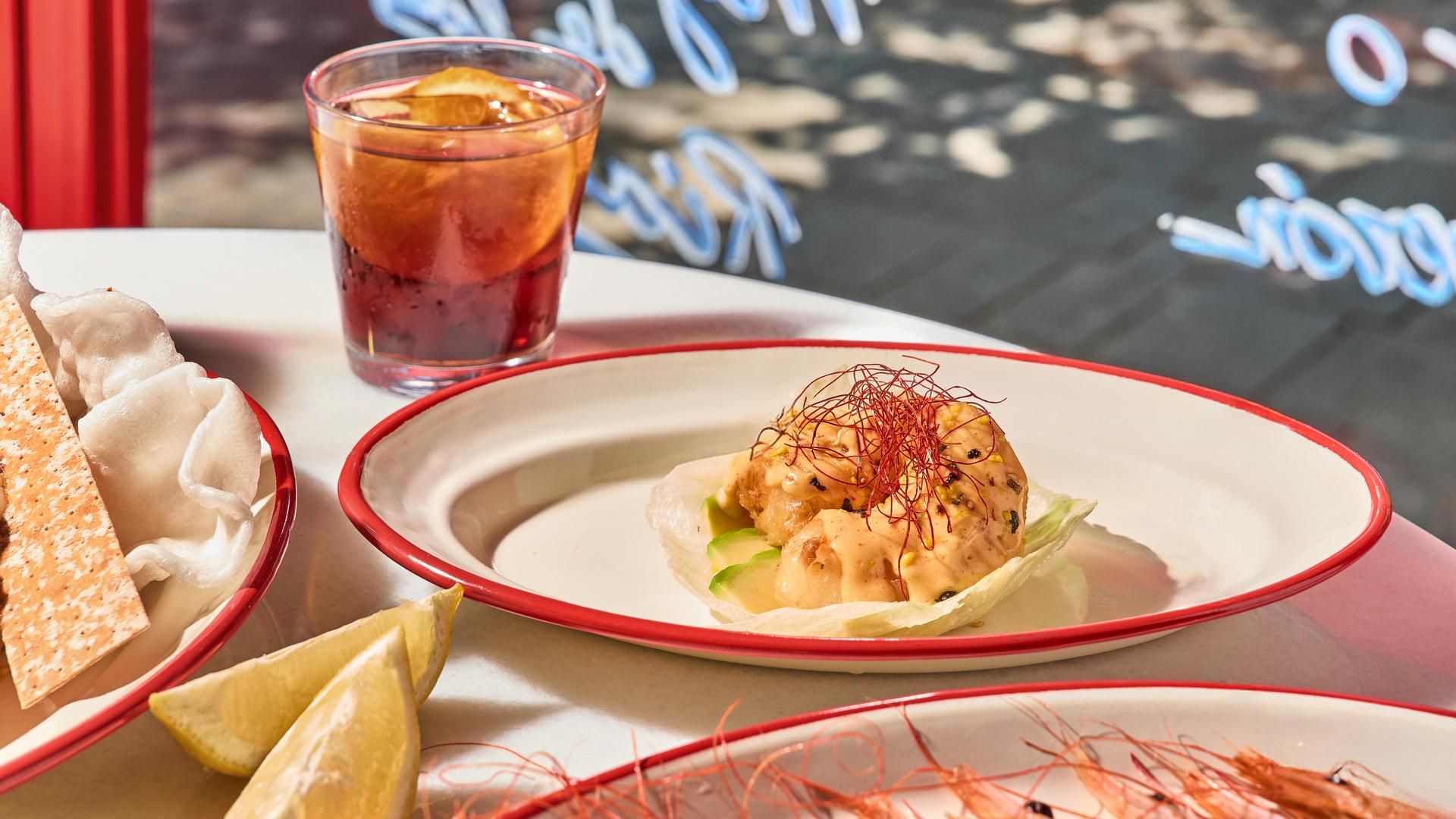 Han rescatado su ya famoso saam de colitas de gamba en tempura japonesa