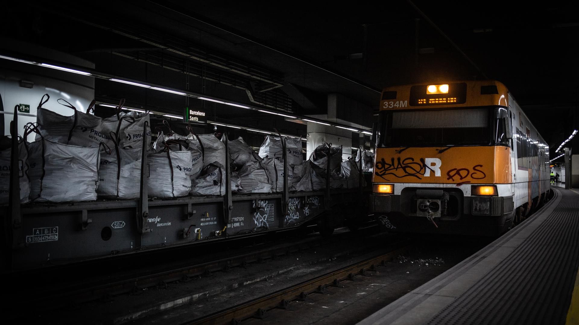 Tren en la estación de Sants