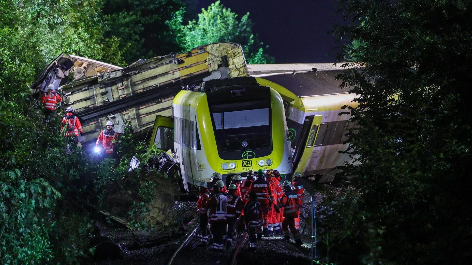 Tres muertos y un centenar de heridos tras descarrilar un tren en el suroeste de Alemania