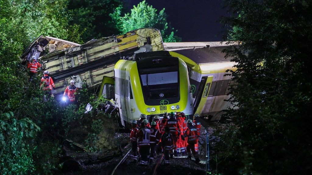 Tres muertos y un centenar de heridos tras descarrilar un tren en el suroeste de Alemania