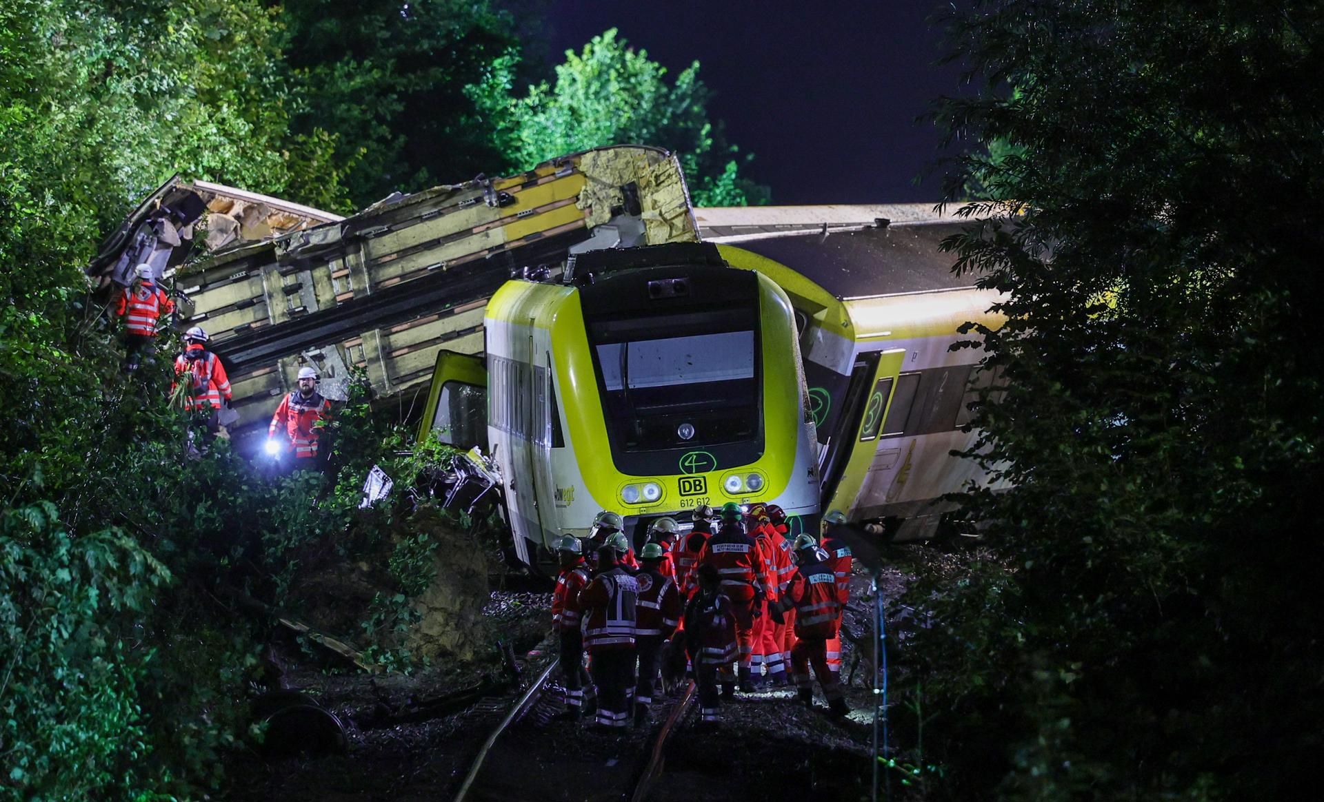 Tres muertos y un centenar de heridos tras descarrilar un tren en el suroeste de Alemania