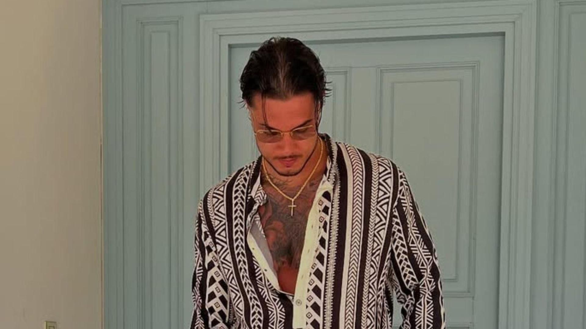 Carlo Costanzia enciende las redes tras su foto en bañador