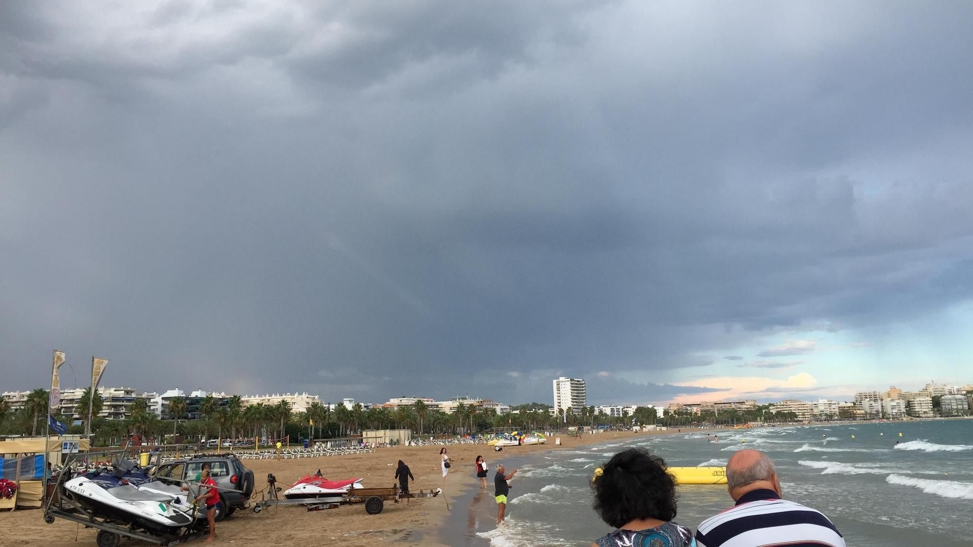 Dos hermanos menores, de nacionalidad británica, mueren ahogados en una playa de Salou