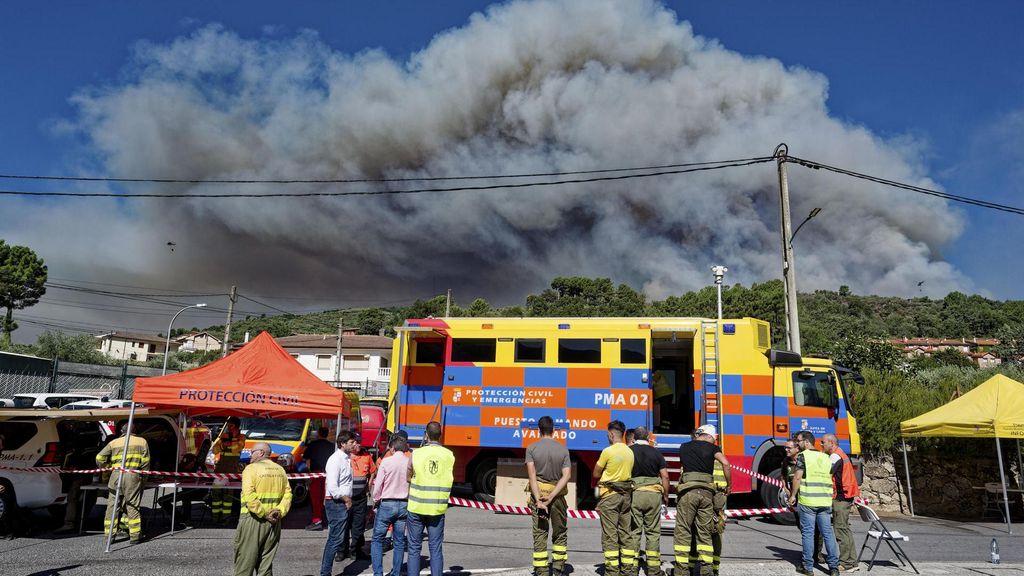 El incendio de Ávila se complica cada vez más y encara las horas más difíciles