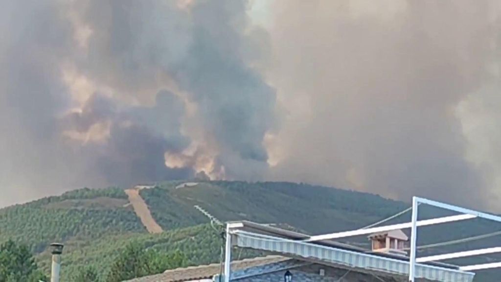 Elevan a nivel 2 el incendio activo en Caminomorisco: Extremadura solicita la activación de la UME