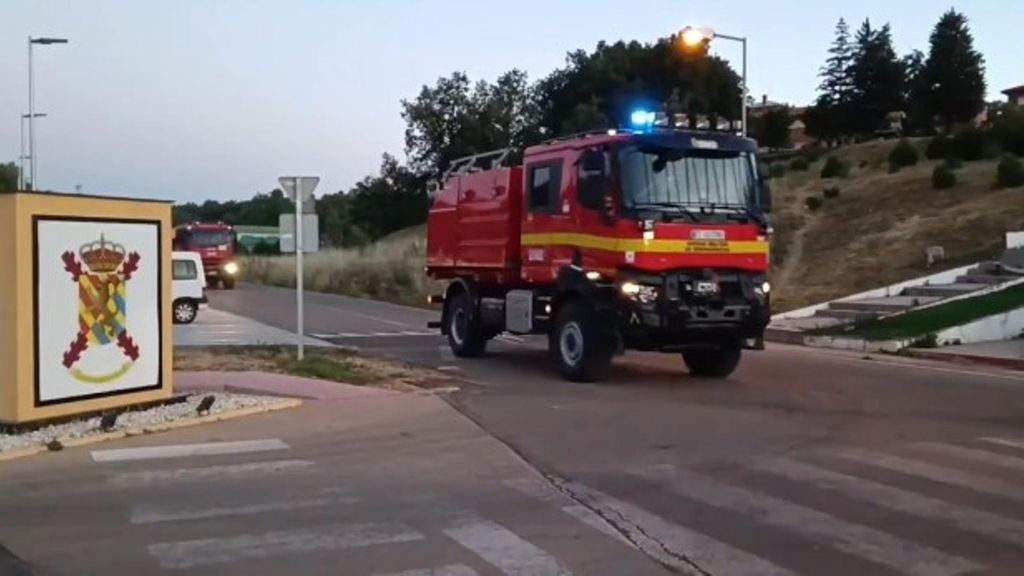 Un peligroso incendio asola Barranco de las Cinco Villas, en Ávila
