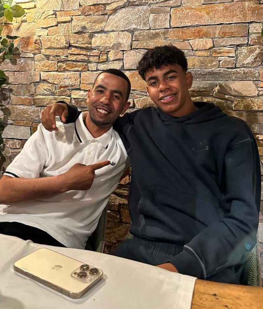 Lamine Yamal junto a su padre