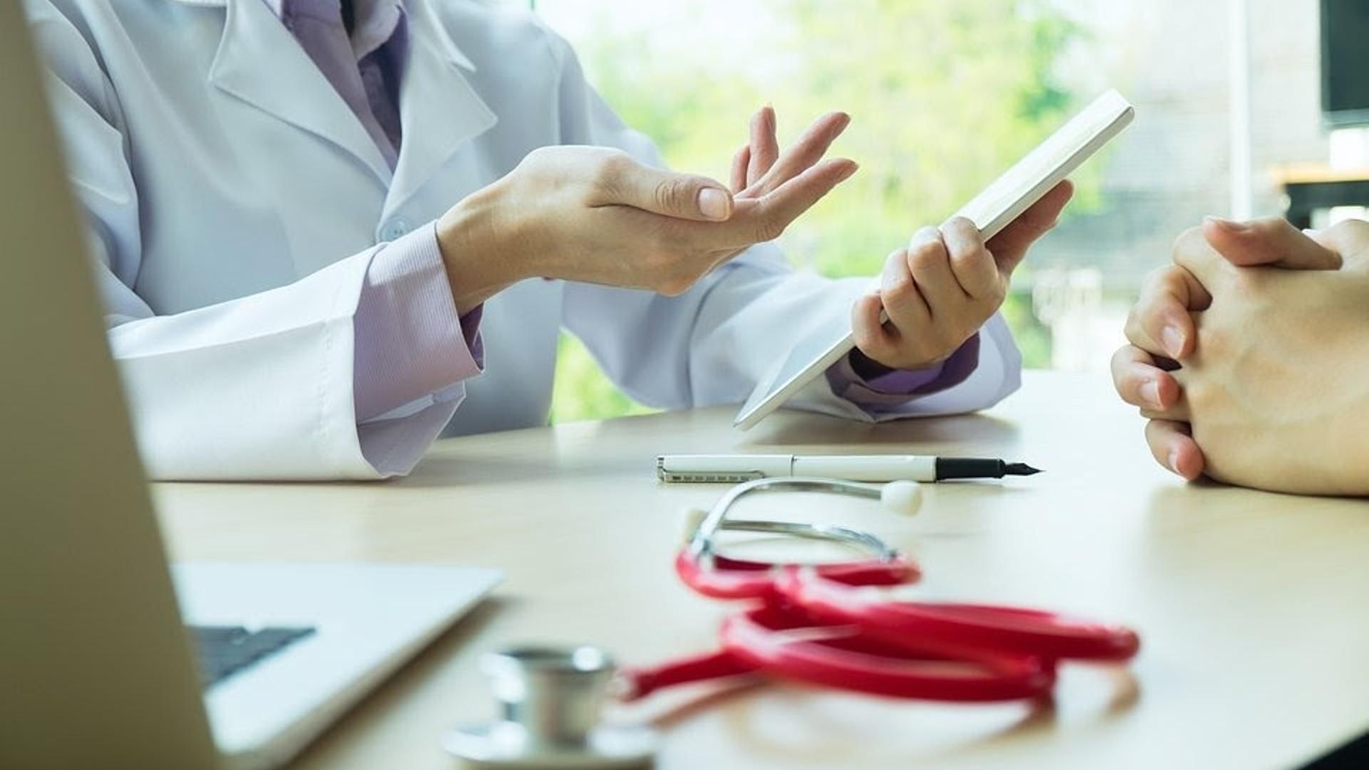 Las agresiones a profesionales sanitarios suben un 16% en un año, hasta 17.070, y crecen por cuarta vez consecutiva
