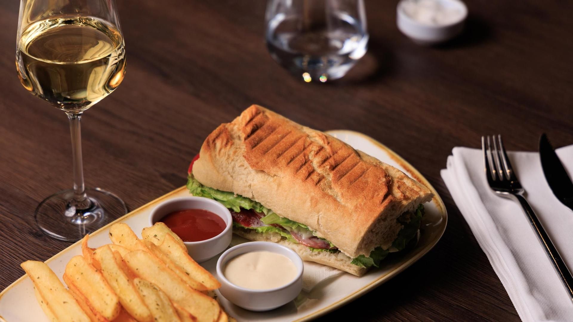 Los vinos pueden hacer un buen tándem con los sándwiches si se sabe elegir