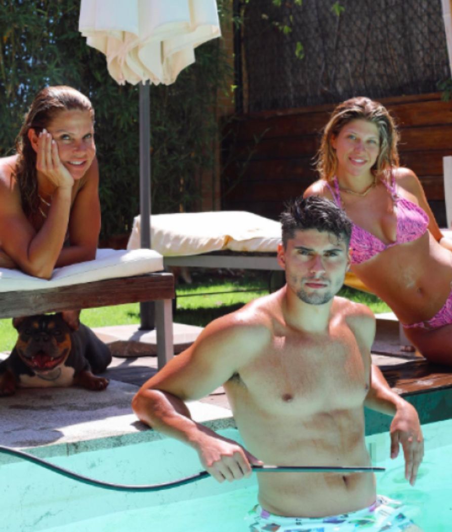 Makoke junto a sus hijos en la piscina de su casa en La Finca