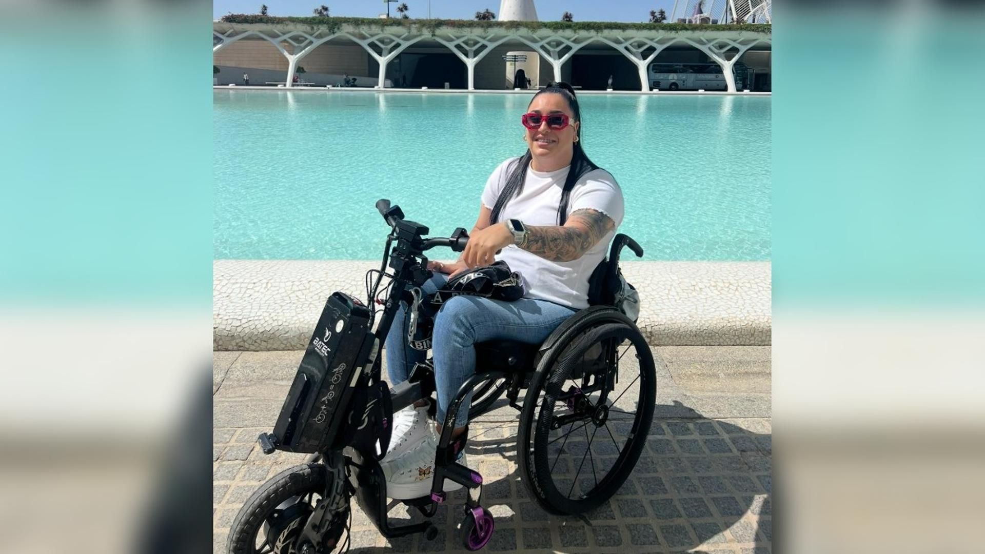 Maria José en un silla de ruedas antes del robo